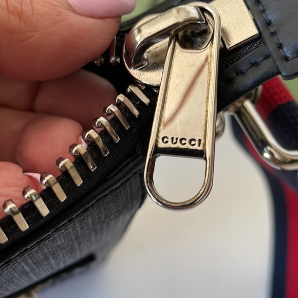 ❌(SOLD)❌NWT-AUTHENTIC UNISEX MESSENGER LEATHER BAG GUCCI, MADE IN ITALY. - Picture 14 of 17